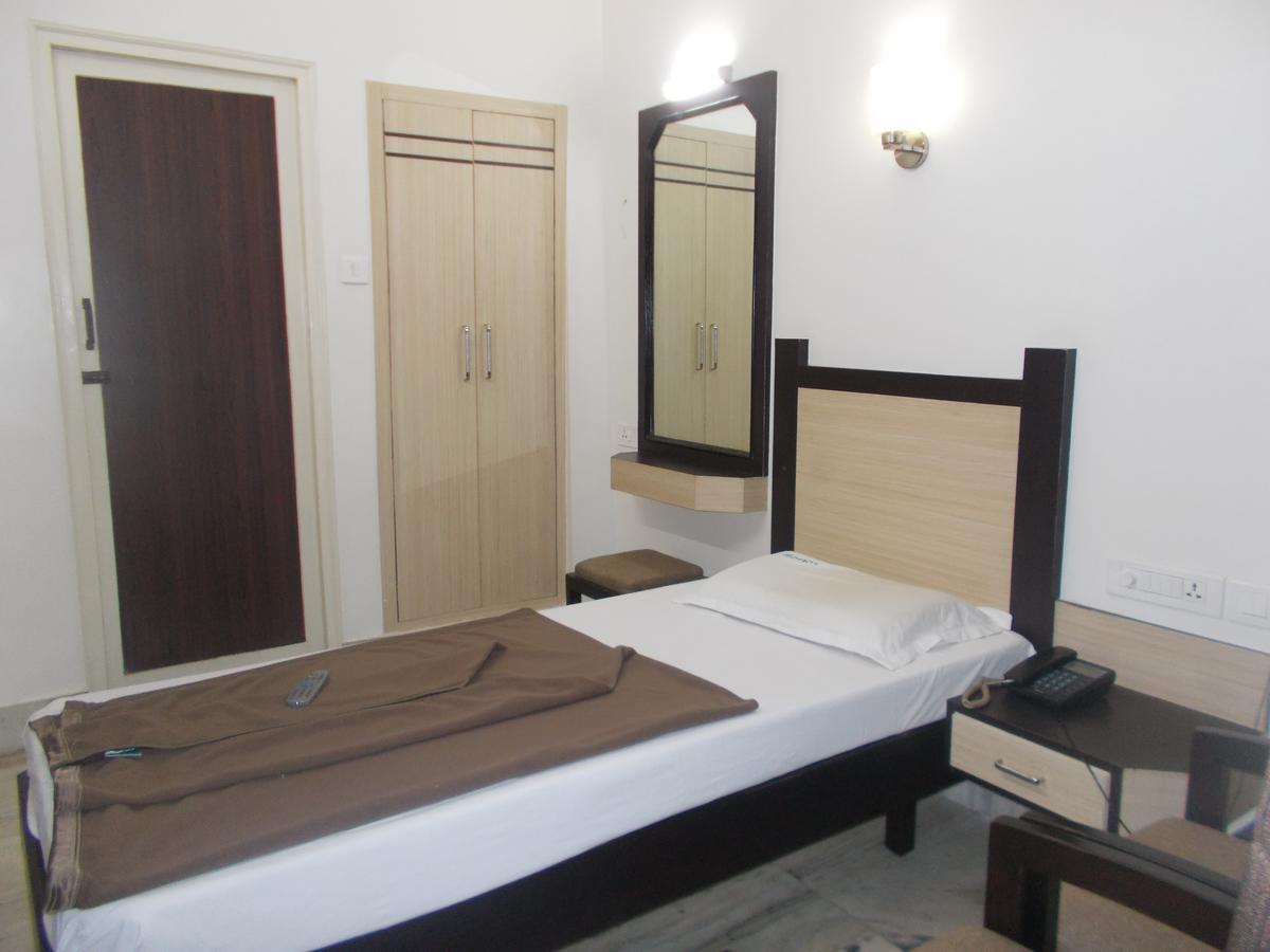 Modern Hotel Бенґалуру Екстер'єр фото